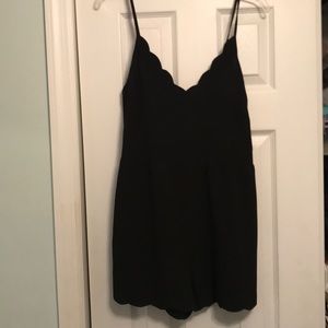 Lulu’s scalloped edge black romper